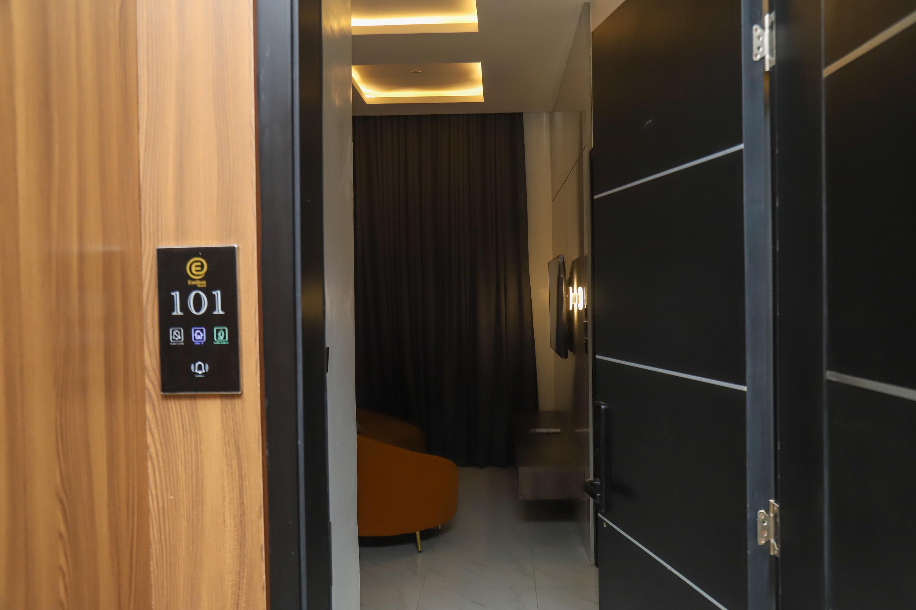 Emilton Suite - Image 4